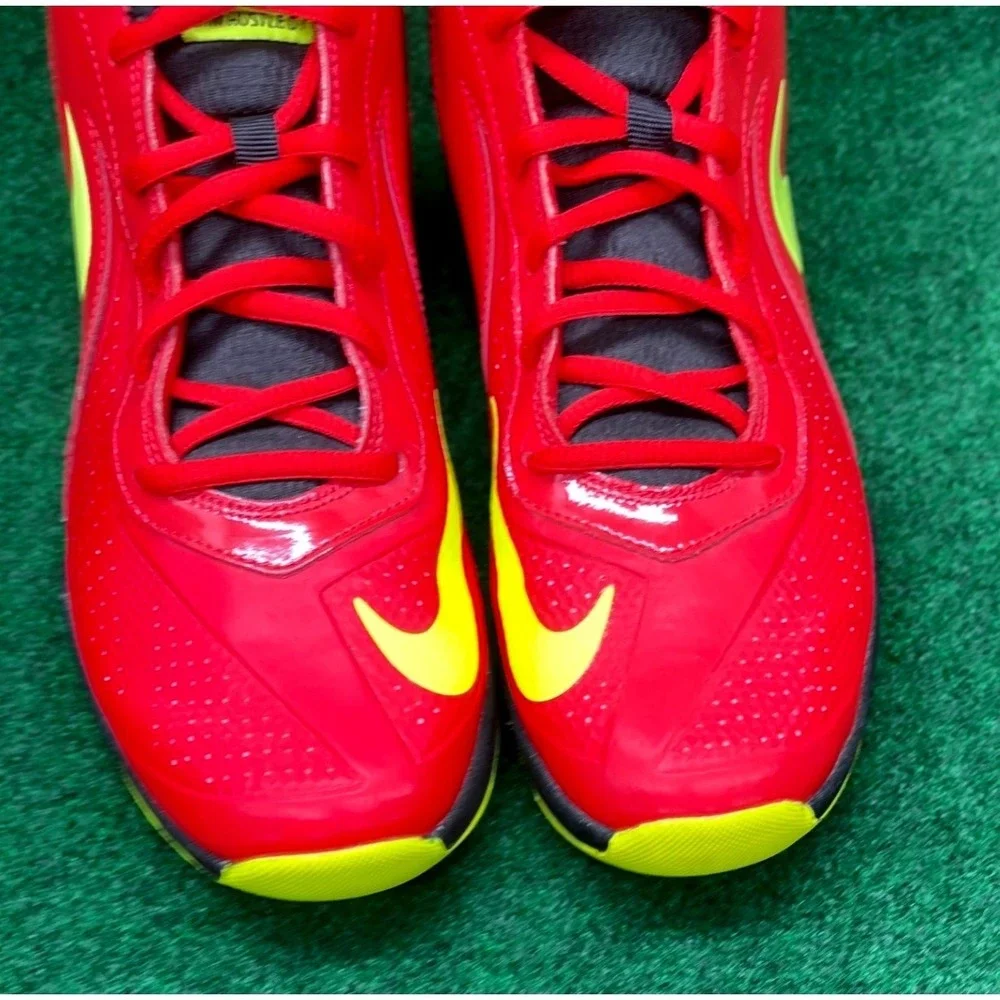 Nike Team Hustle D 7 Kids 6.5Y Mid Top Basketball Shoes Red Yellow